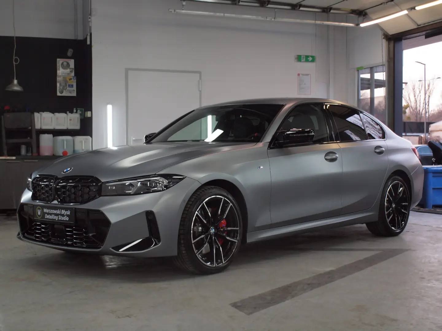 bmw m340i w trakcie zabezpieczania lakieru - z boku