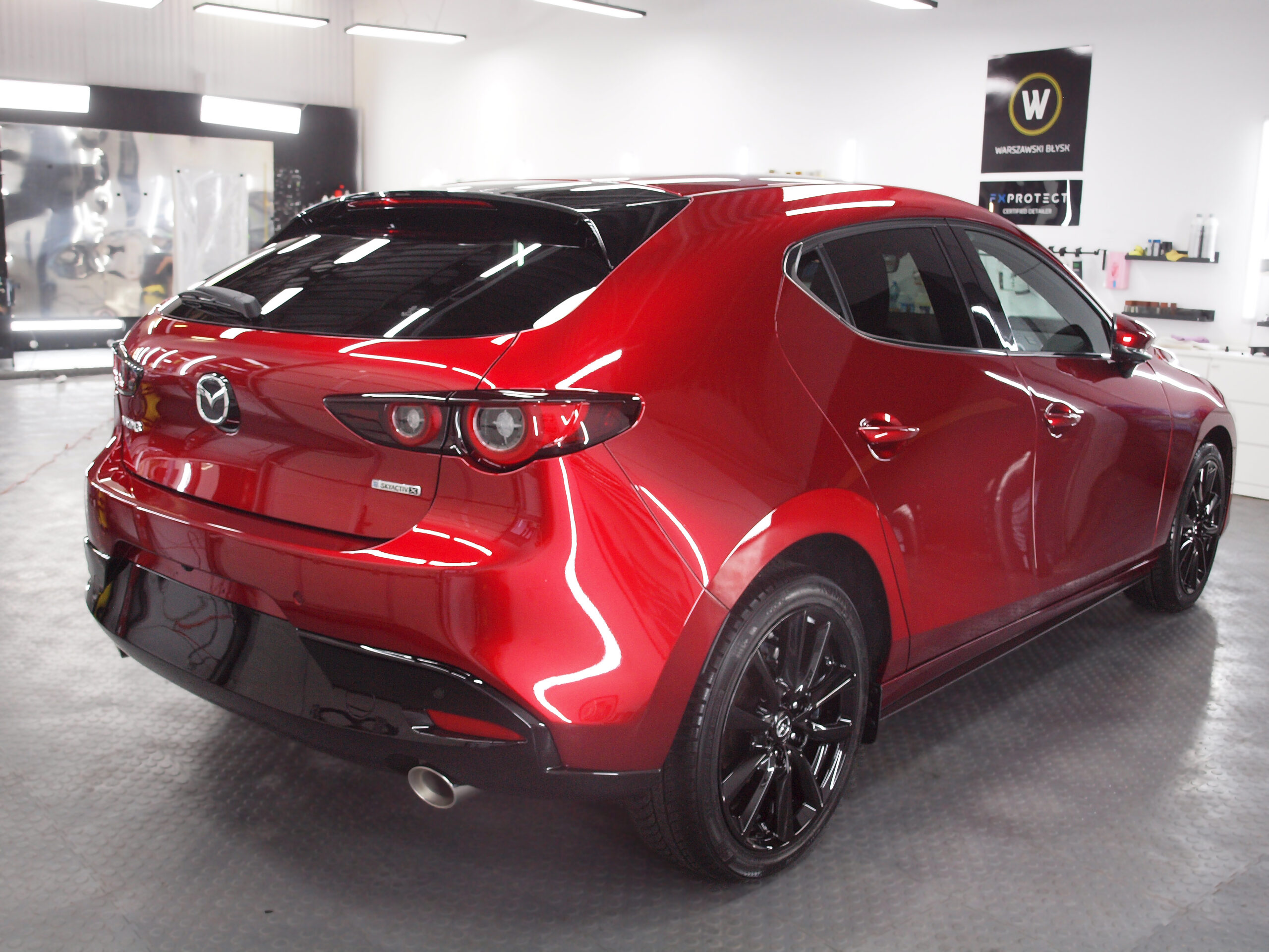 Mazda 3 oklejona folią PPF - tył